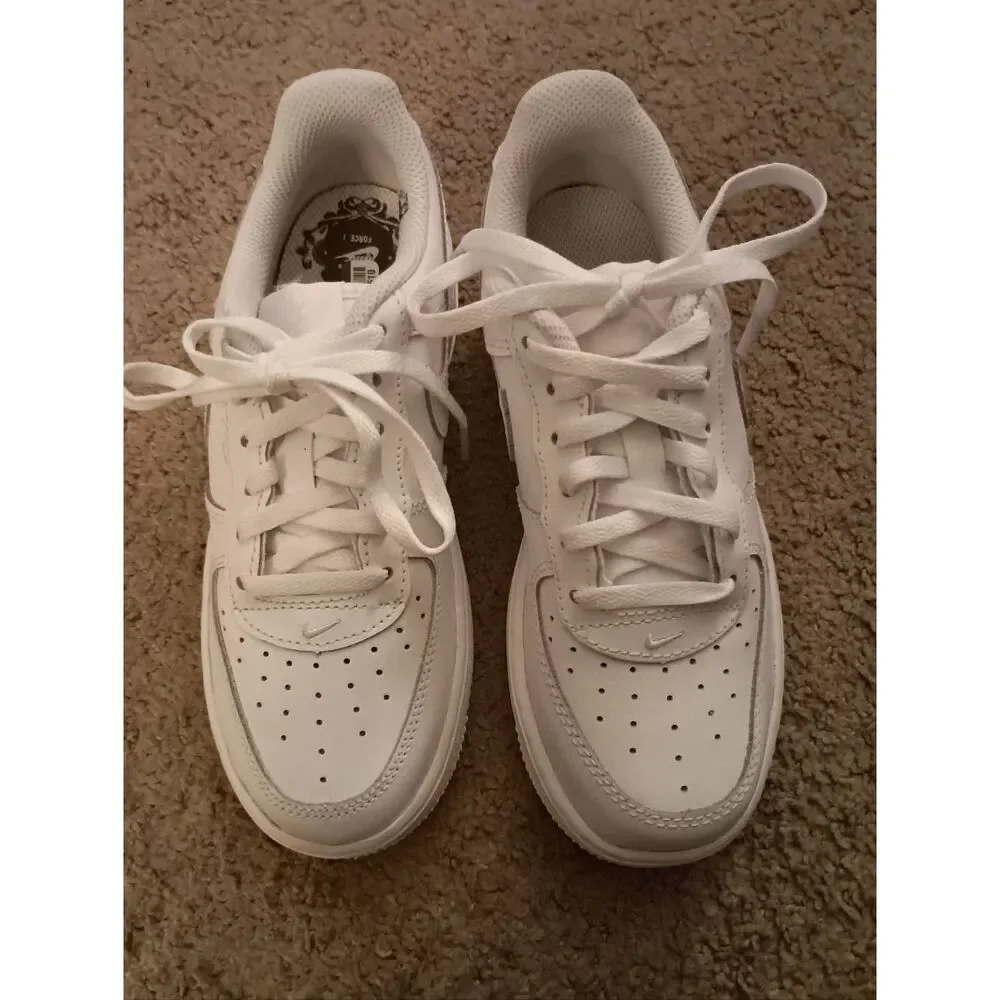 Nike Air Force 1 Low White Sneakers Grade School Size 1.5 NEW NO BOX